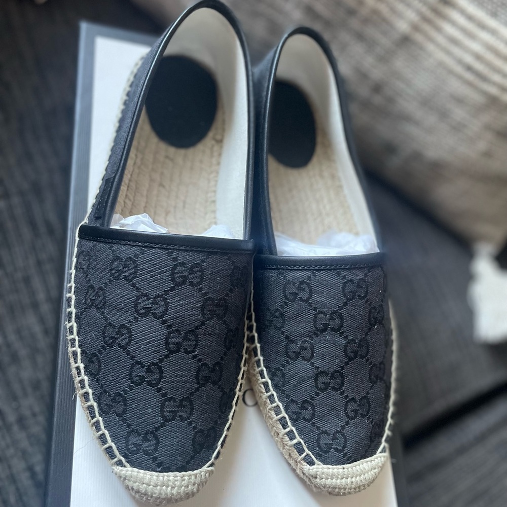 Womens Authentic GUCCI Espadrilles size 38 (7.5)